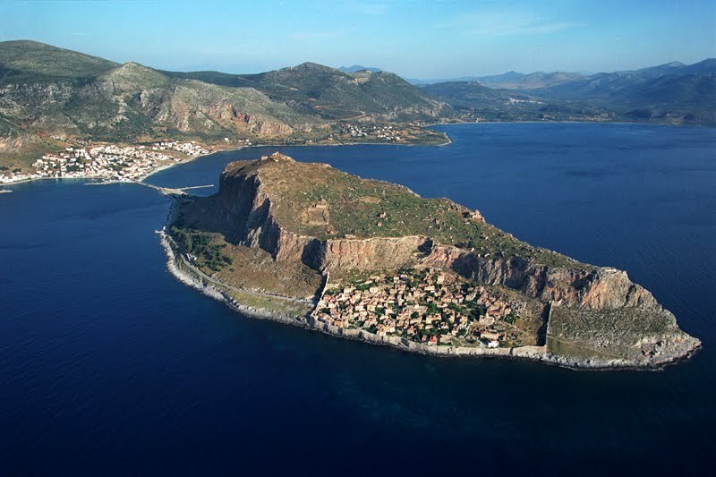 Μονεμβασιά : Ένα ελληνικό λιμάνι στους κορυφαίους προορισμούς για ...