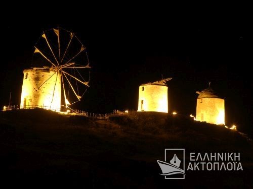 Naxos-village Vivlos-windmills