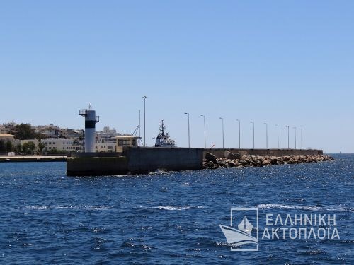 Piraeus port (entrance-green lighthouse)